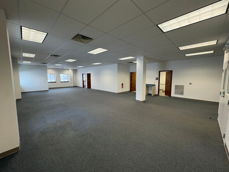 More Photos Of 2452 Truax Blvd, Eau Claire Warehouse For Lease