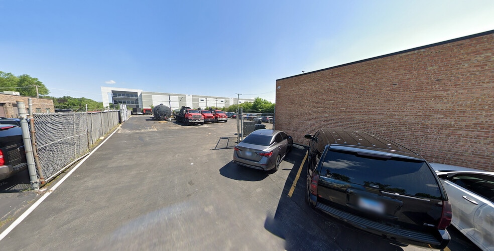 More Photos Of 240 E Hellen Rd, Palatine Flex For Sale