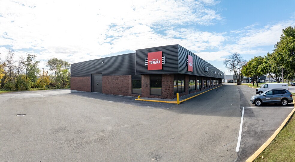 More Photos Of 955 Av Saint-Jean-Baptiste, Québec Distribution For Lease