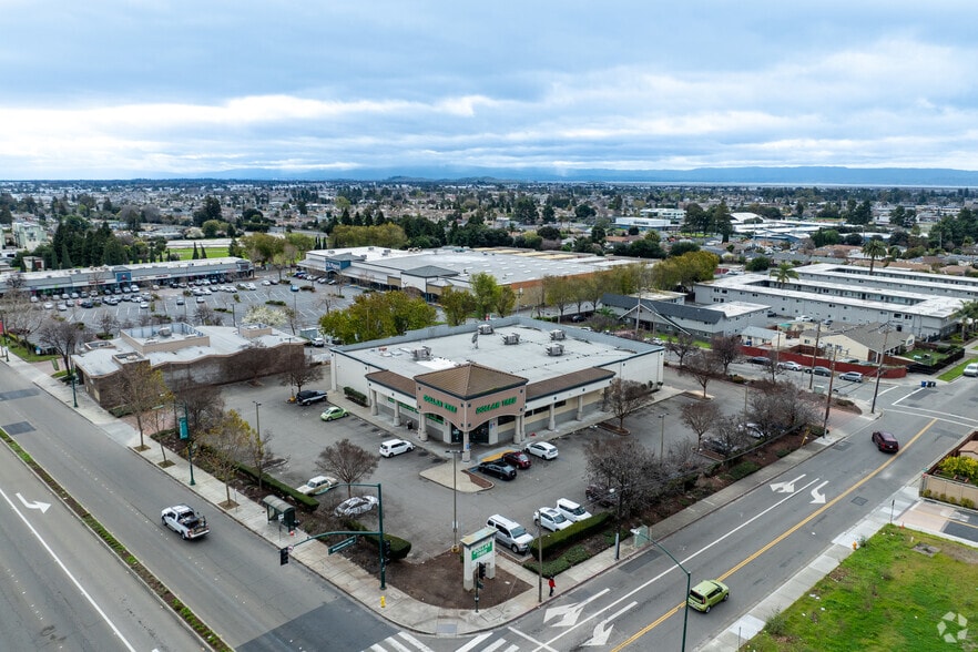 More Photos Of 26905 Mission Blvd, Hayward General Retail For Lease