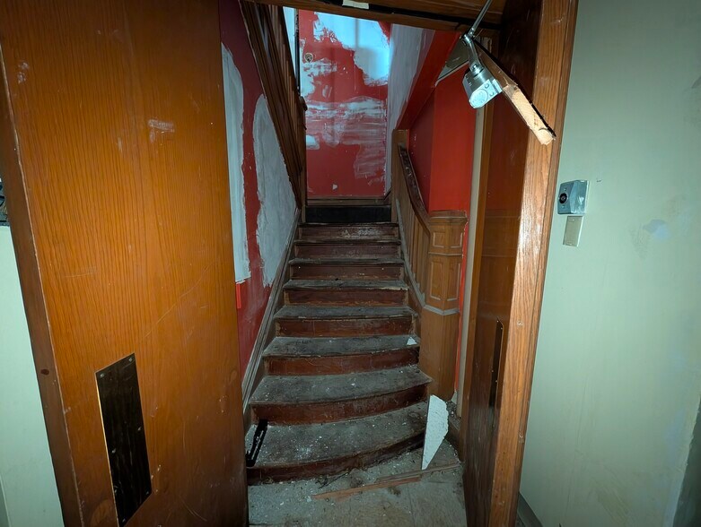 More Photos Of 2430-2440 Bowser Ave, Fort Wayne Apartments For Sale