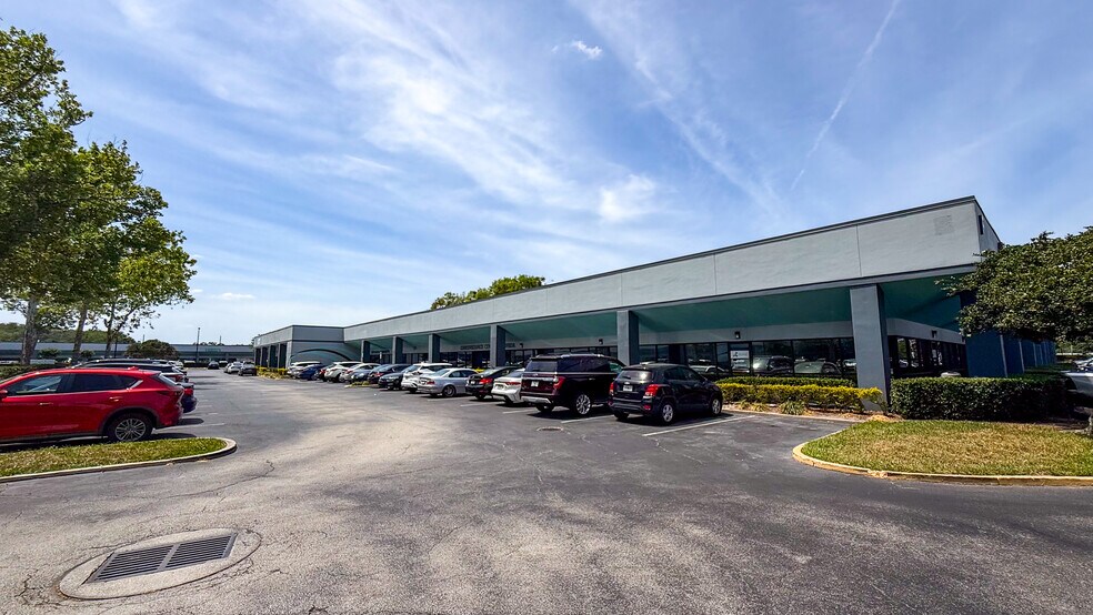 More Photos Of 5730-5892 S Semoran Blvd, Orlando Unknown For Lease