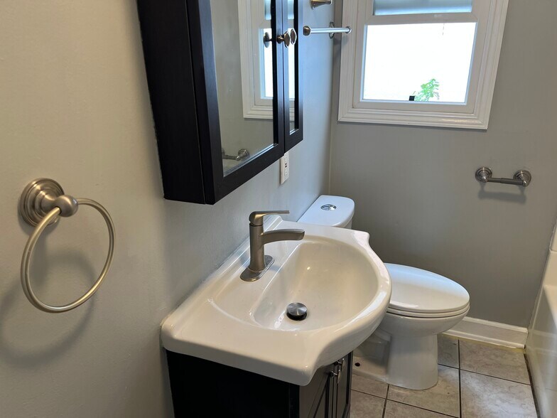 More Photos Of 2403 Louella Ave, Venice Apartments For Sale
