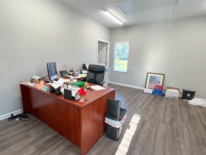 More Photos Of 431 S Mock rd, Albany Distribution For Sale