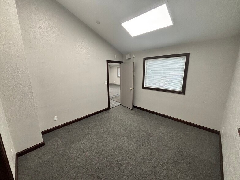More Photos Of 733 Princeton Blvd, Elkhart Office For Lease