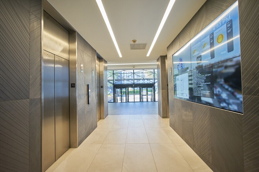 More Photos Of 1250 W Mockingbird Ln, Dallas Office For Lease