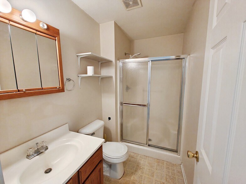 More Photos Of 1133 W 4th St, Tahlequah Apartments For Sale