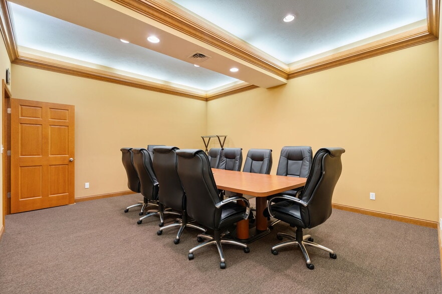 More Photos Of 2502 Beech St, Valparaiso Office For Sale