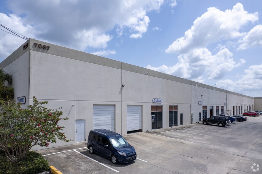 More Photos Of 7037 Commonwealth Ave, Jacksonville Warehouse For Lease