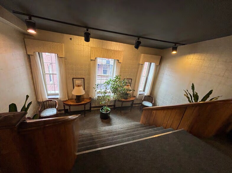 More Photos Of 1380-1402 Main St, Springfield Office For Sale