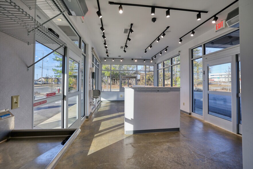 More Photos Of 301 Haven Dr, Dothan Freestanding For Sale