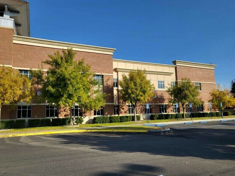 More Photos Of 9900 Stockdale Hwy, Bakersfield Medical For Sale