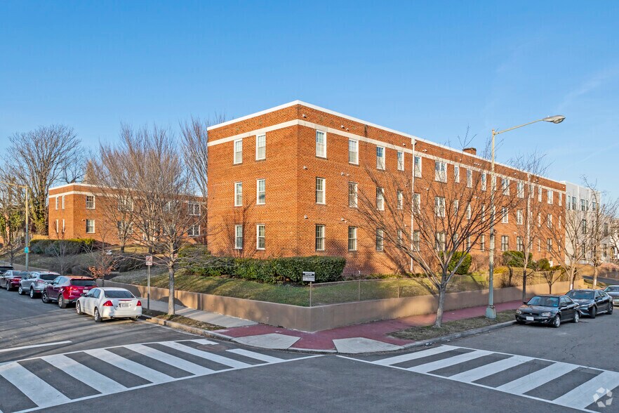 More Photos Of 201 16th St NE, Washington Apartments For Sale