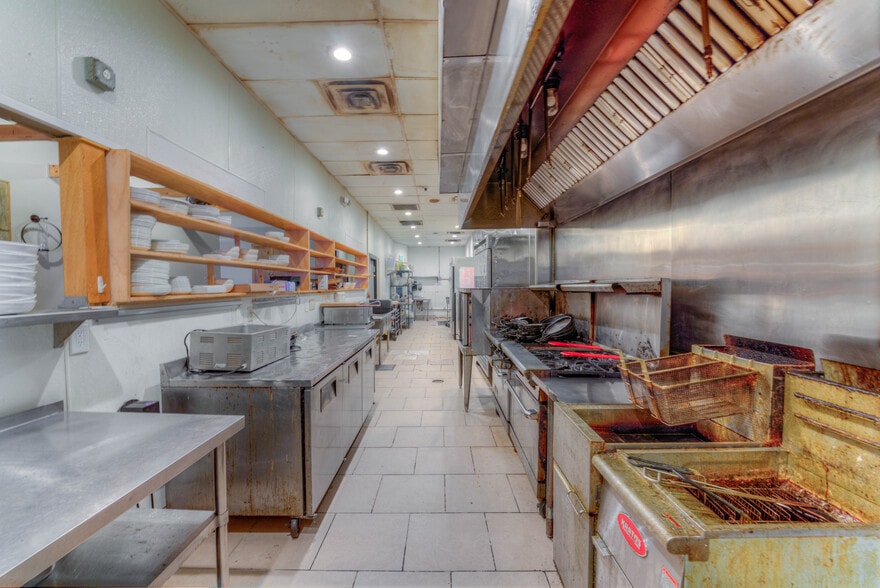 More Photos Of 940-942 S Cooper St, Memphis Storefront For Lease