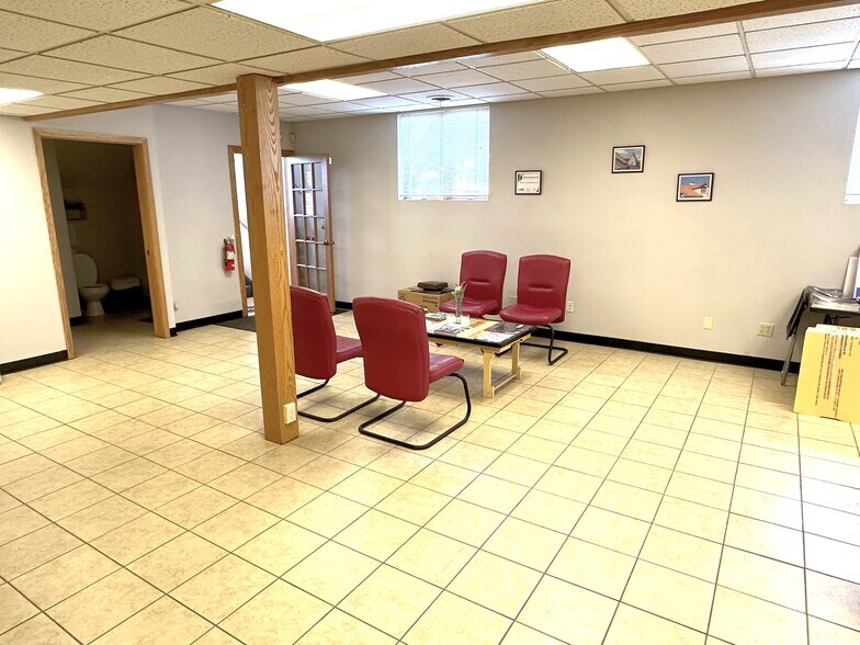 More Photos Of 1947 N Lyford Rd, Rockford Self Storage For Lease