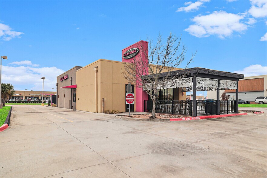 More Photos Of 253 Interstate 45 S, Huntsville Freestanding For Lease