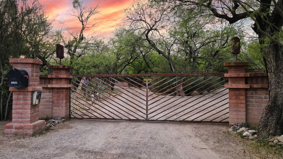 More Photos Of 13105 E Placita Las Avenas, Tucson Horse Stables For Sale