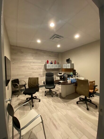 More Photos Of 65 Burt Dr, Deer Park Warehouse For Lease