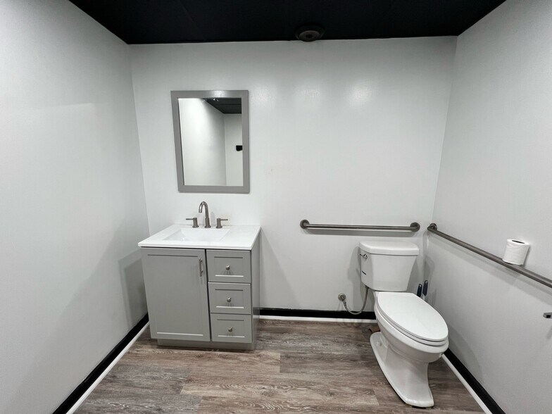 More Photos Of 234 W Main St, Monongahela Storefront Retail Residential For Lease