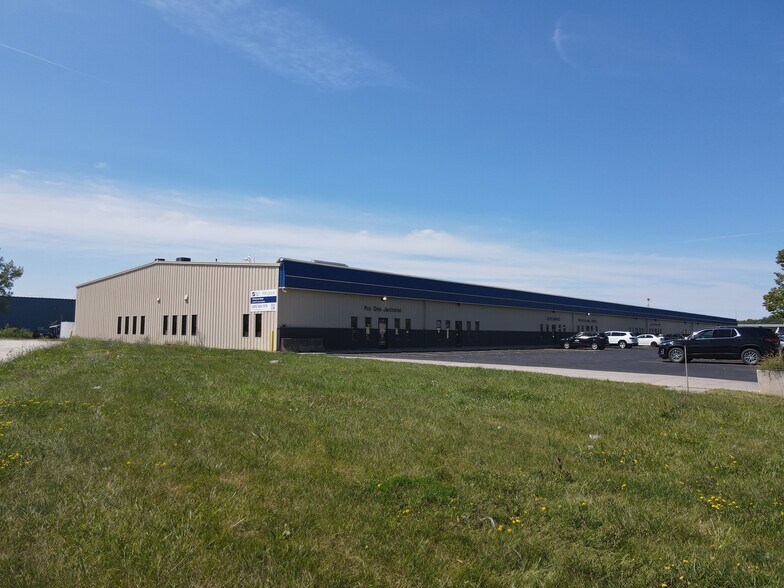 More Photos Of 1101-1119 Ashwaubenon St, Green Bay Service For Lease