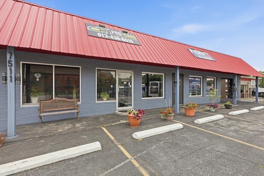 More Photos Of 7511 Leavenworth Rd, Kansas City Auto Repair For Sale