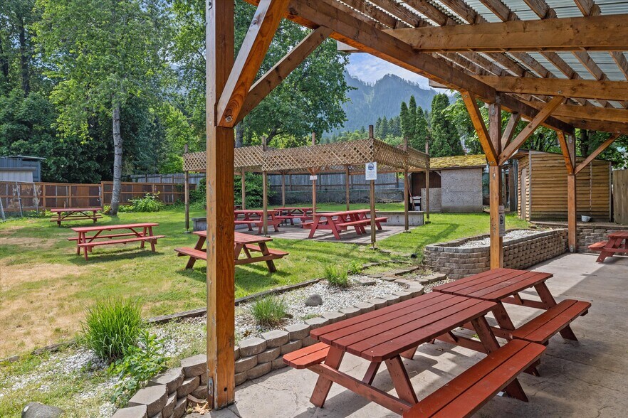 More Photos Of 500 Wanapa, Cascade Locks Restaurant For Sale