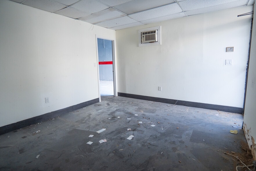 More Photos Of 2104-2120 W 62nd St, Hialeah Warehouse For Lease
