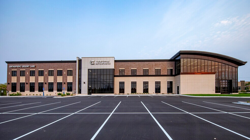 More Photos Of 5715 Memorial Ave N, Stillwater Medical For Lease