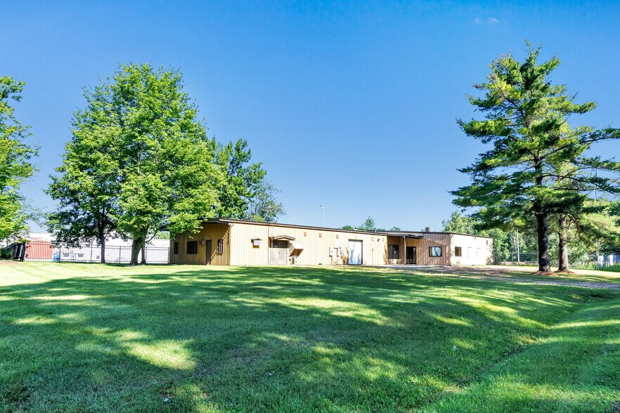 More Photos Of 2705 E Richmond St, Shawano Manufacturing For Sale