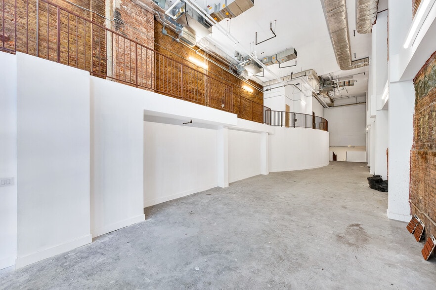 More Photos Of 170 Mercer St, New York Storefront For Sale