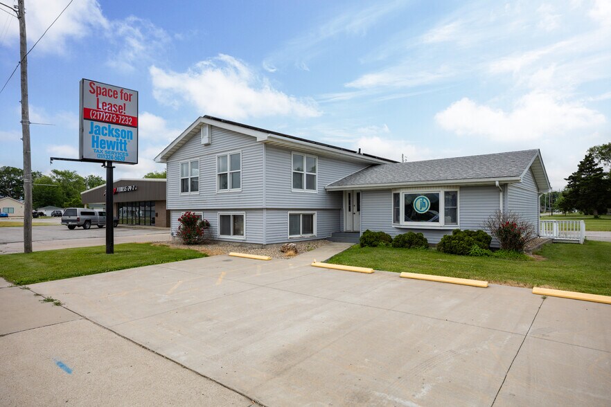 Primary Photo Of 902 W Union Ave, Litchfield Office For Sale