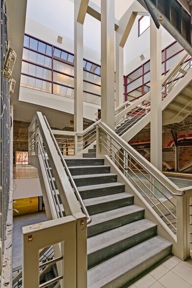 More Photos Of 301 E Yakima Ave, Yakima Office For Sale