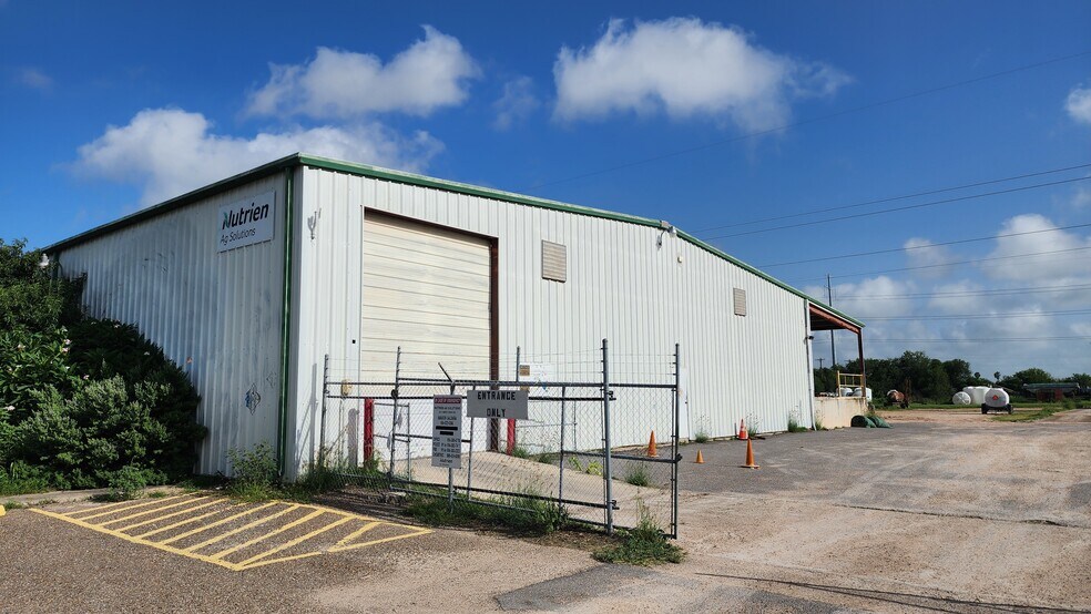 Primary Photo Of 501 E Monte Cristo Rd, Edinburg Flex For Sale