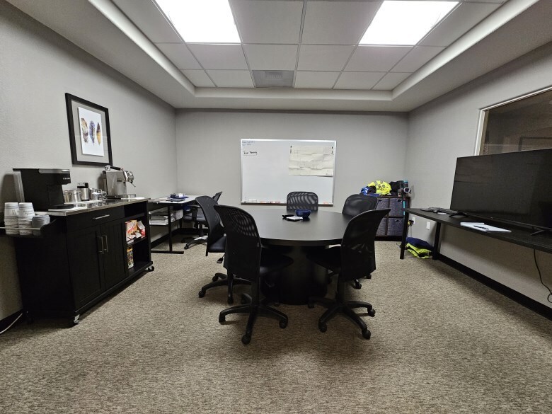 More Photos Of 1501 W Campus Dr, Littleton Flex For Sale