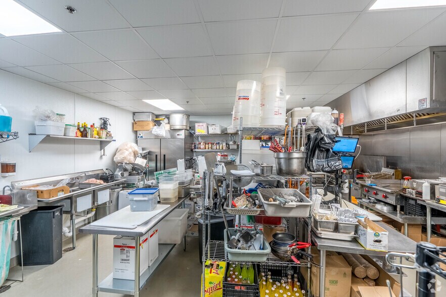 More Photos Of 1015-1025 Currie Ave, Minneapolis General Retail For Lease