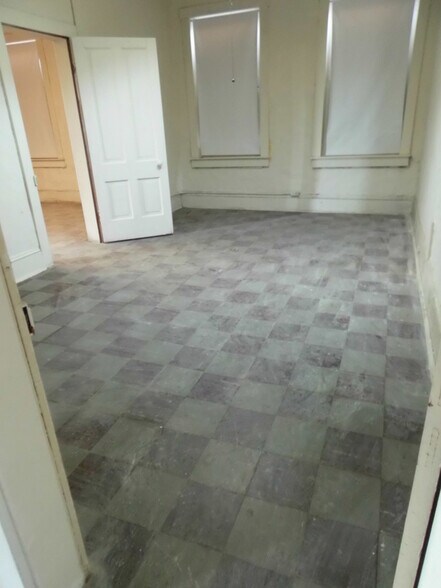 More Photos Of 406 Missouri Ave, East Saint Louis Office For Sale