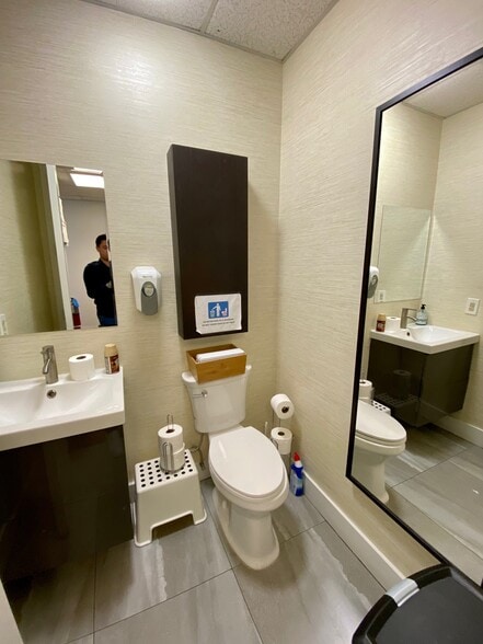 More Photos Of 20101-20161 NE 16th Pl, Miami Loft Creative Space For Sale