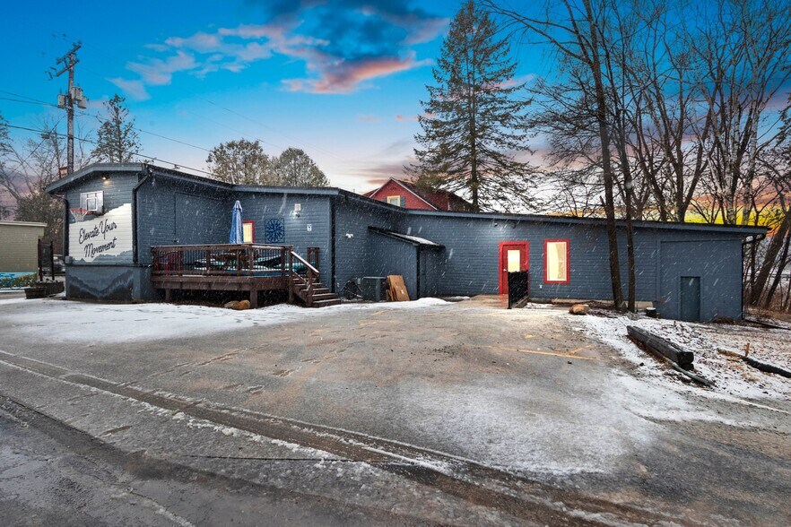 More Photos Of 1774 Riverside Dr, Suamico Freestanding For Lease