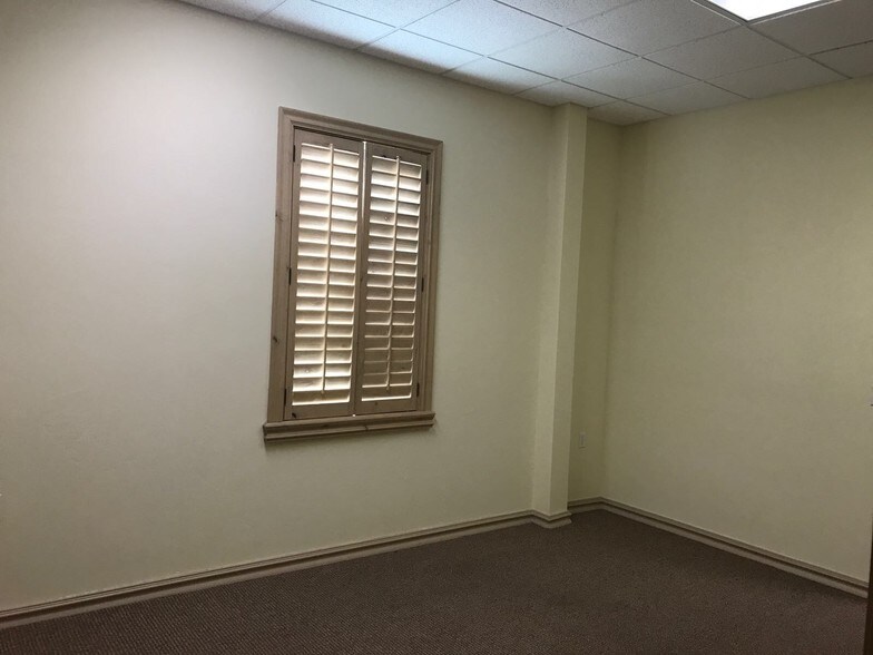 More Photos Of 5974 Silver Springs Dr, El Paso Office For Lease