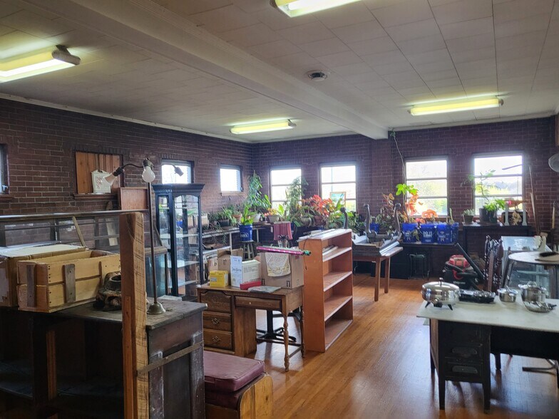 More Photos Of 212 S Broad St, Gastonia General Retail For Sale