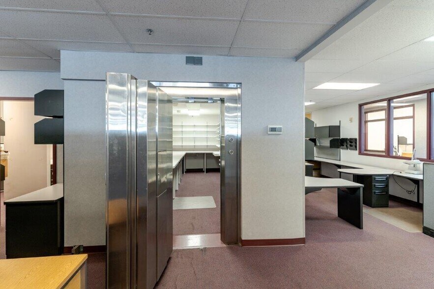 More Photos Of 120 E 3rd St, Newport Office For Lease