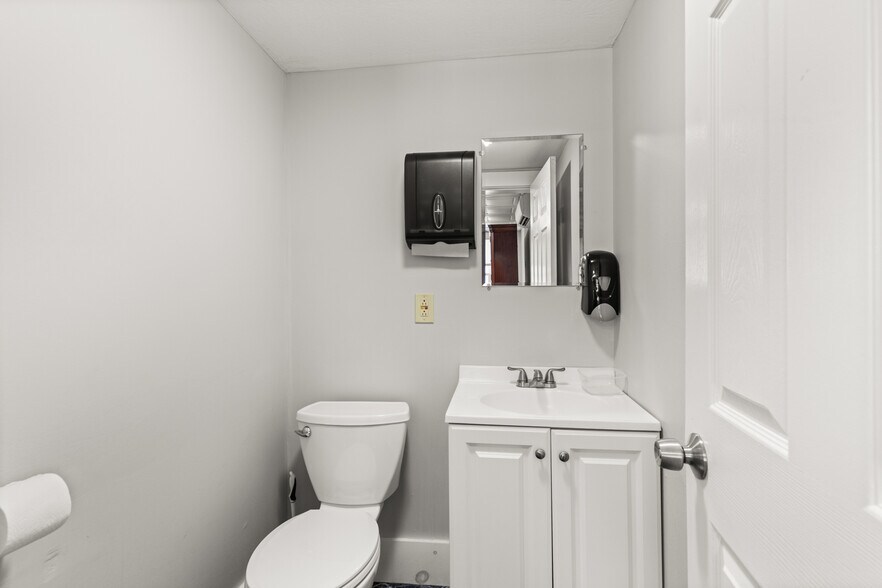 More Photos Of 642 Central Ave, Dover Office For Lease