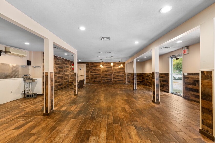 More Photos Of , Bloomingdale General Retail For Sale