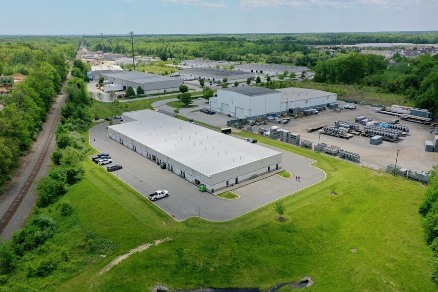 More Photos Of 400 Carson Dr, Bear Light Distribution For Lease