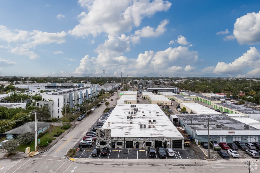 More Photos Of 3472 NE 5th Ave, Oakland Park Showroom For Lease