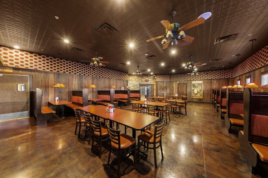 More Photos Of 2400 N Town Center Dr, Washington Restaurant For Sale
