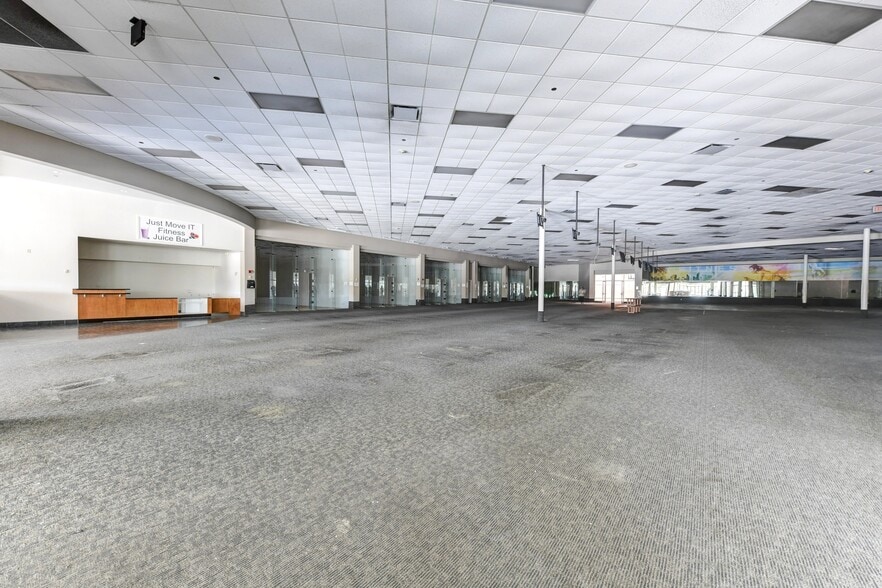 More Photos Of 4340 Lincoln Hwy, Matteson Health Club For Sale