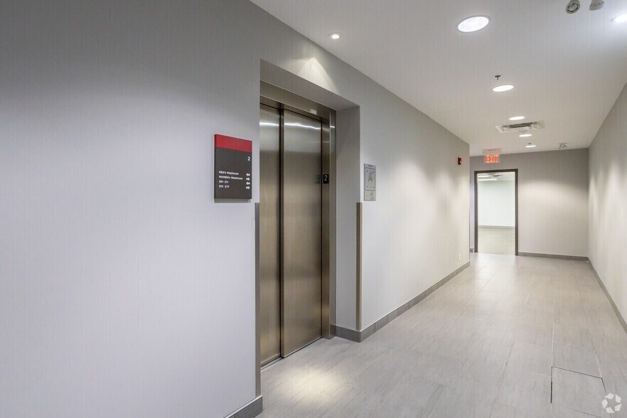 More Photos Of 3223 5 Av NE, Calgary Office For Sale