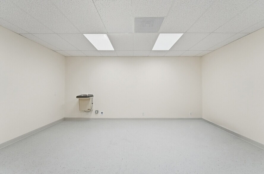 More Photos Of 6006 N El Dorado St, Stockton Office For Sale