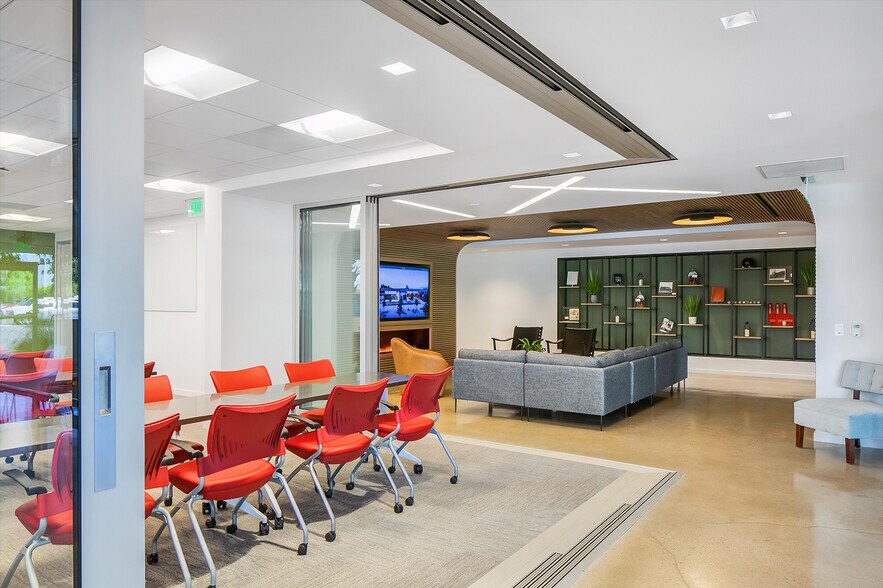 More Photos Of 2190 Towne Centre Pl, Anaheim Office For Sale